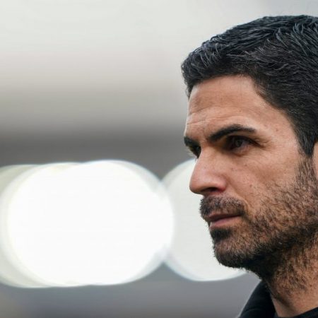 Mikel Arteta the Arsenal manager is in focus after the worst performances since 1995 in Premier League