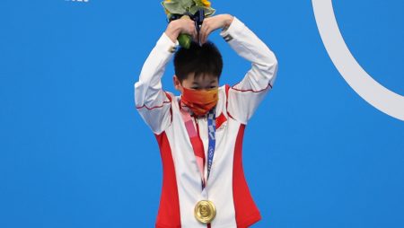 Quan Hongchan: China’s diving duo wins 10m platform gold and silver