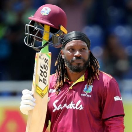 Chris Gayle smashes the glass with Holder’s Bowling in Caribbean Premier League 2021