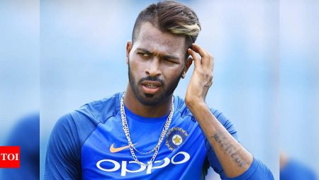 Hardik Pandya of Mumbai Indians smashes a stunning with MS Dhoni in the practice shot for Indian Premier League: IPL 21
