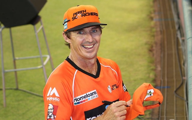 Brad Hogg says “If he can’t bowl, they should not play him” of Hardik Pandya in T20 World Cup 2021