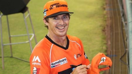 Brad Hogg says “If I was RCB, I would not keep AB de Villiers” in IPL 2021