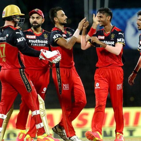 Aakash Chopra “Bangalore has a realistic chance of finishing in the Top 2” on RCB vs SRH in IPL 2021
