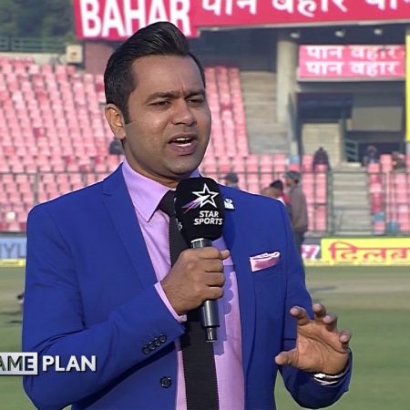 Aakash Chopra says “Every year you say ‘Ee Sala Cup Namde’ and then say ‘Yeh Saal Bhi Rahan De'” in IPL 2021