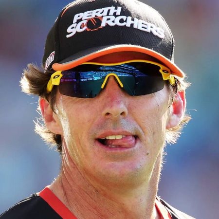 Brad Hogg says “Where they both fall apart is in form of the No.6 batter” in IPL 2021