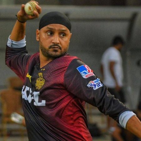 Harbhajan Singh says “Really surprising that we have taken only 2 wickets so far” in T20 World Cup 2021