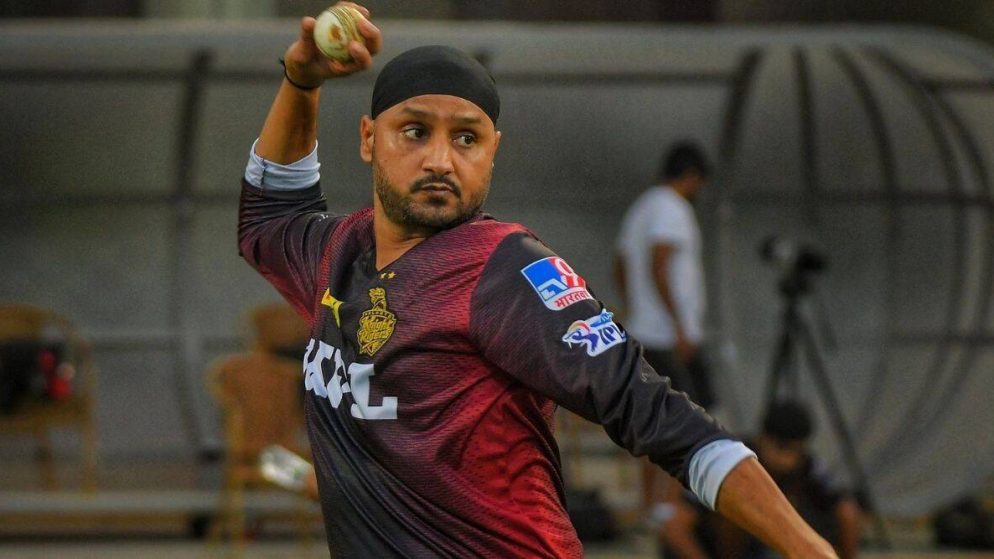 Harbhajan Singh says “Really surprising that we have taken only 2 wickets so far” in T20 World Cup 2021