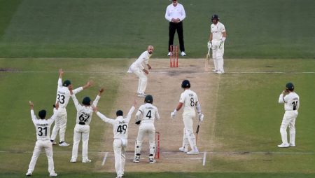 Ashes Test in Melbourne: England’s camp was rocked by four covid cases.