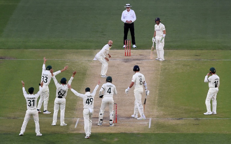 Ashes Test in Melbourne: England’s camp was rocked by four covid cases.