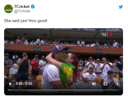 Ashes Test: A fan proposes to his girlfriend during the first Ashes at the Gabba