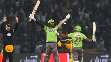 David Wiese carries Lahore Qalandars from 141/7 to 168/7 in one over.