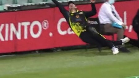 Steve Smith’s Incredible Acrobatic Attempt To Prevent 6 During Australia’s 2nd T20I Win Over Sri Lanka
