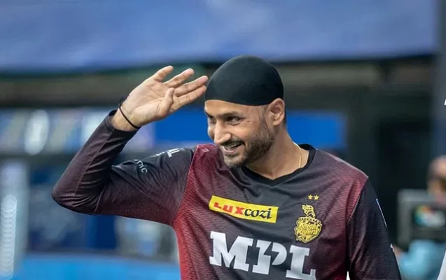 Harbhajan Singh names his all-time IPL team, and MS Dhoni is named captain.