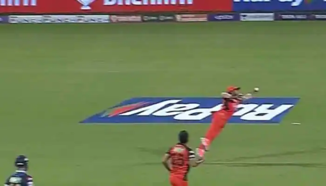 Rahul Tripathi Dismisses Shubman Gill With a Stunning One-Handed Diving Catch