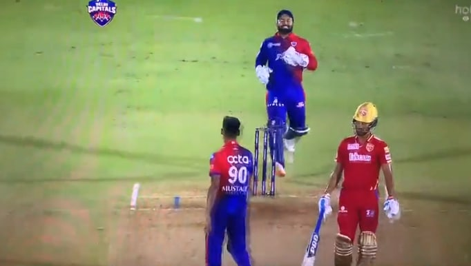 DC vs PBKS: Rishabh Pant Can’t Stop Laughing While Completing Easy Run-Out