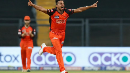 Aakash Chopra: “SunRisers Hyderabad pacer Umran Malik is not yet ready to play for Team India.”