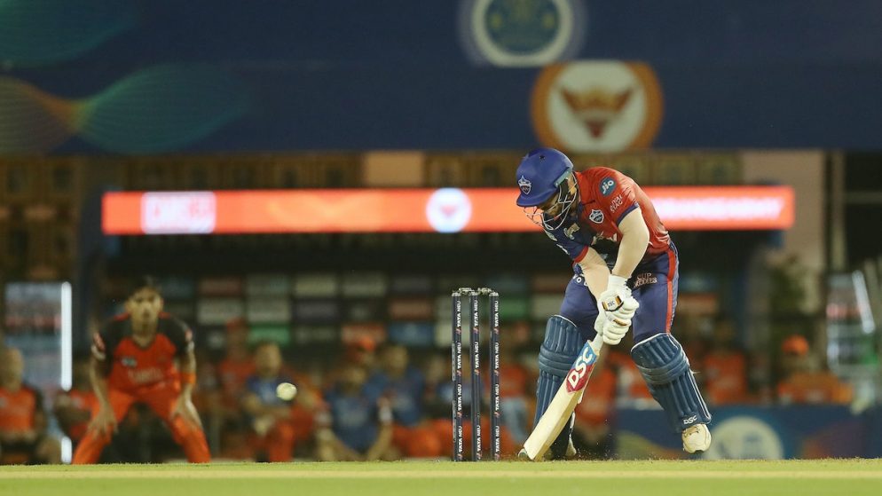 ‘Right-Handed’ David Warner Hits “Tournament Shot” Against SRH in IPL 2022 Match