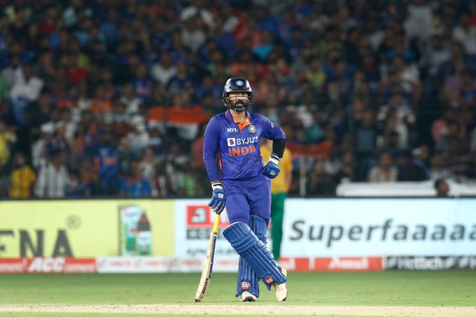 Fans are questioning the decision to send Axar Patel ahead of Dinesh Karthik in the second T20I.