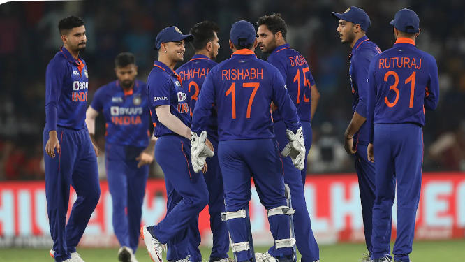 “We don’t have wicket-taking bowlers,” Sunil Gavaskar says after India’s second T20I loss to South Africa.