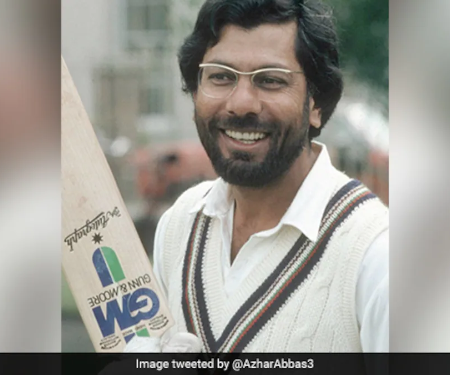 Pakistani batsman Zaheer Abbas has been admitted to the intensive care unit in London.