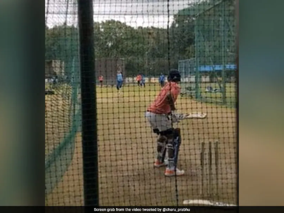 A video of KL Rahul facing with Jhulan Goswami in the nets at the National Cricket Academy has gone viral.