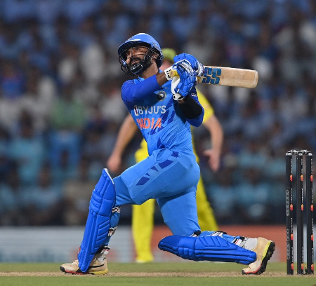 Dinesh Karthik scores six and four in the last over of the second T20I against Australia.