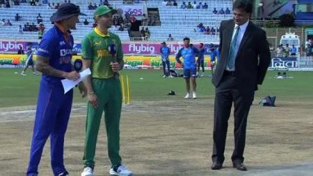 IND versus SA: Match Referee Javagal Srinath humorously forgets to throw out a coin during the coin toss.