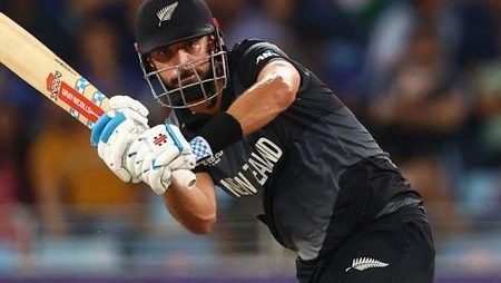 Daryl Mitchell’s fractured right hand has forced him out of the New Zealand T20I Tri-Series.