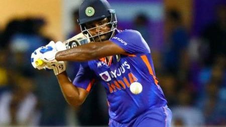 Dinesh Karthik said – “I would love to see Sanju Samson instead of Suryakumar Yadav in 3rd T20I against New Zealand”