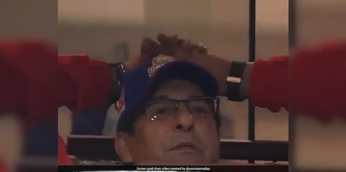 Wasim Akram erupts in rage and kicks the sofa as the Karachi Kings lose to the Multan Sultans.